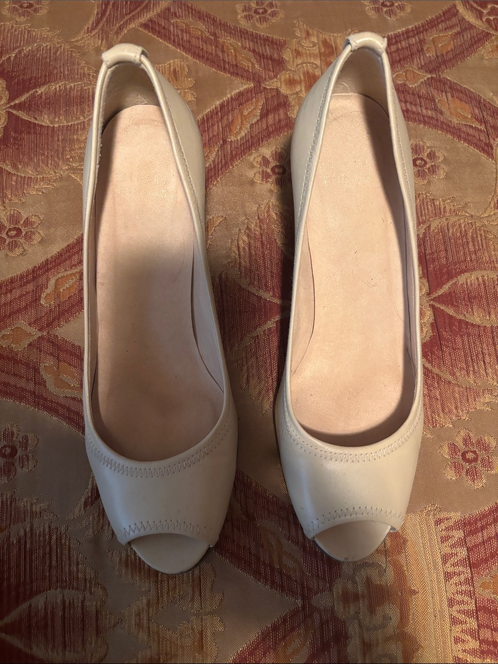 Stuart Weitzman cream leather open toe shoes with 2 1/4 inch heels